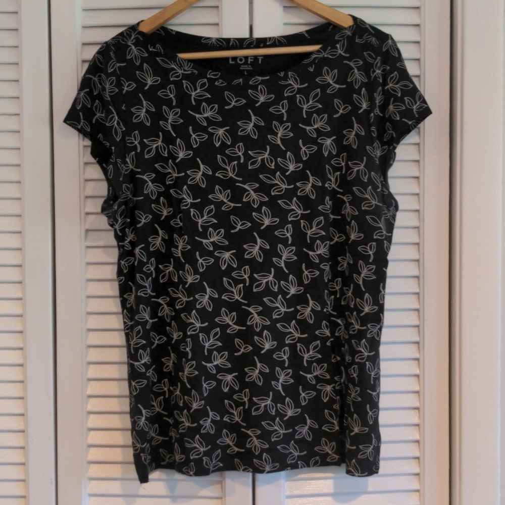 Loft size Large black and white tshirt